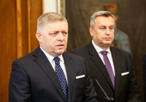 Fico sľúbil koalícii kandidatúru na Ústavný súd. SNS ho bude „voliť rukami-nohami“, tvrdí Danko