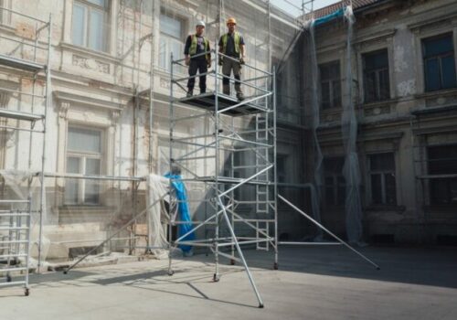 Lešenie, na ktoré sa môžete spoľahnúť: HAGRO STAVBY vsádza na bezpečnosť a kvalitu