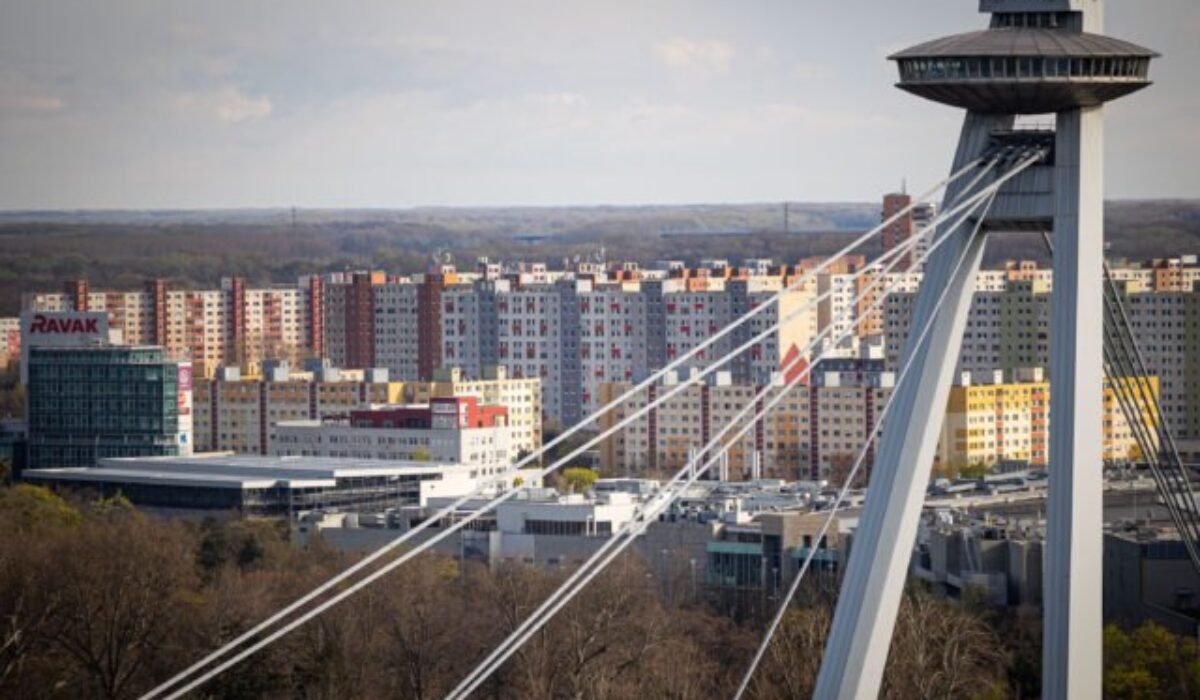 Petržalka chystá na valentínsku sobotu sprievod Krampusákov, diskotéku na ľade aj program pre deti – VIDEO, FOTO