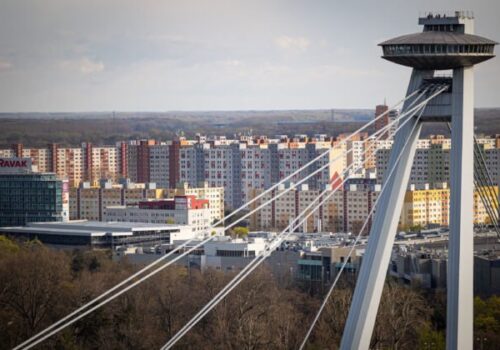 Petržalka chystá na valentínsku sobotu sprievod Krampusákov, diskotéku na ľade aj program pre deti – VIDEO, FOTO