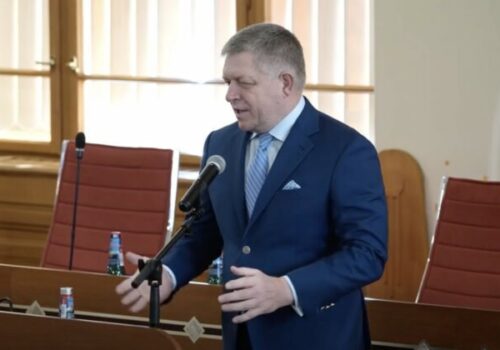 Fico pokračuje v diskusiách na školách, v Nitre otvoril tému budúcnosti Európy – VIDEO