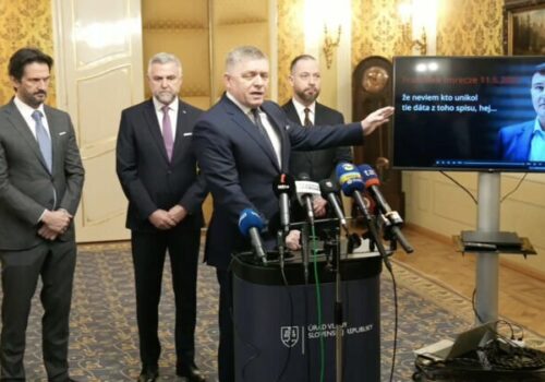 Vláda nechce čakať na rozhodnutie Ústavného súdu, Fico hľadá iné riešenie novely o kajúcnikoch – VIDEO