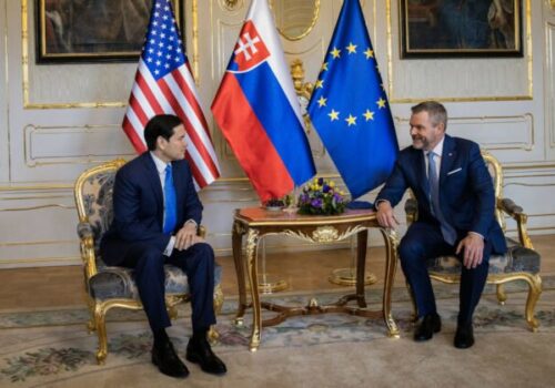 Pellegrini potvrdil záväzky voči NATO, s Rubiom diskutoval o silnejšej Európe – FOTO