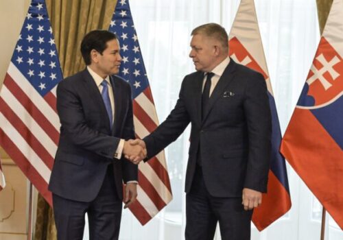 Fico po rokovaní s Rubiom oznámil záujem o ďalšie stíhačky F-16, Slovensko chce posilniť obranu – VIDEO