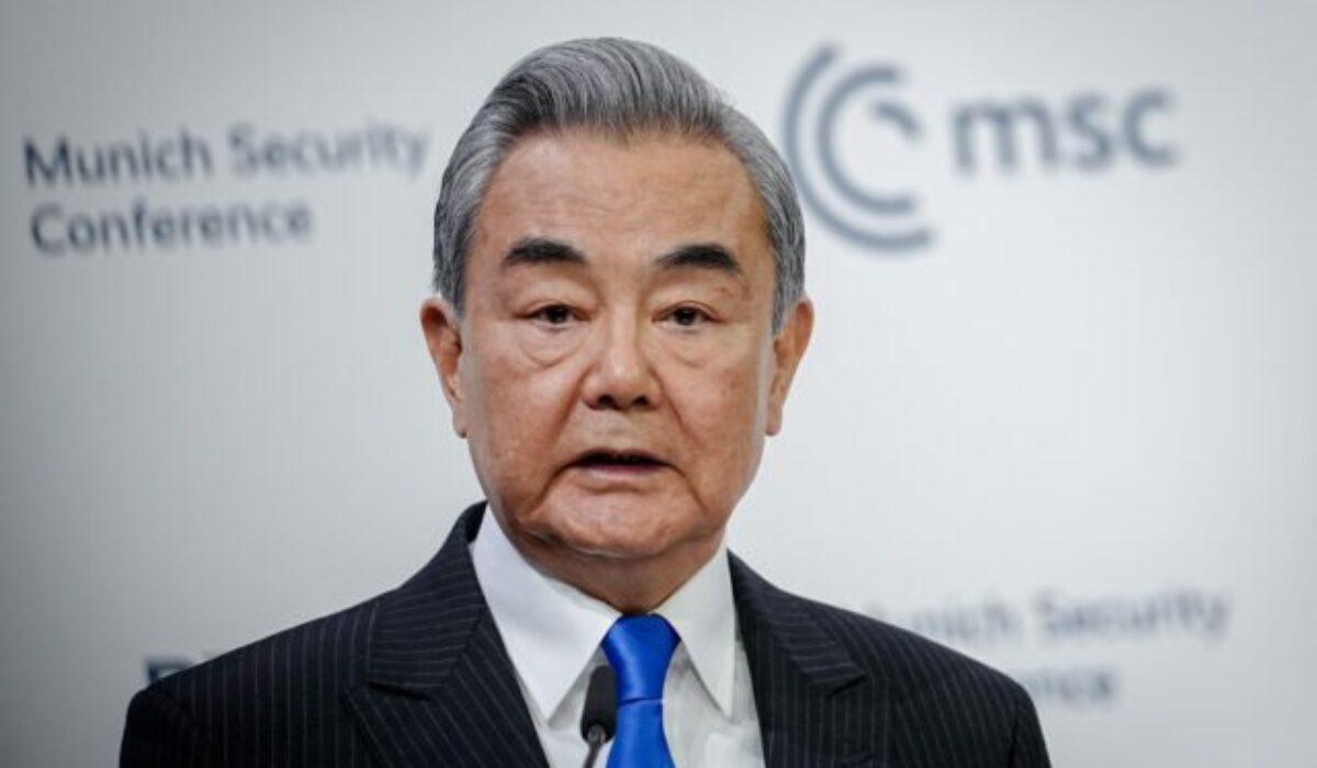 Čínsky minister zahraničia vyzval Kanadu, aby spolupracovali a zabránili USA v zasahovaní do ich záležitostí