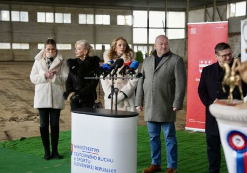 V Prešove sa začala výstavba Národného jazdeckého centra za 1,8 milióna eur, nechýbal ani Huliak – VIDEO, FOTO