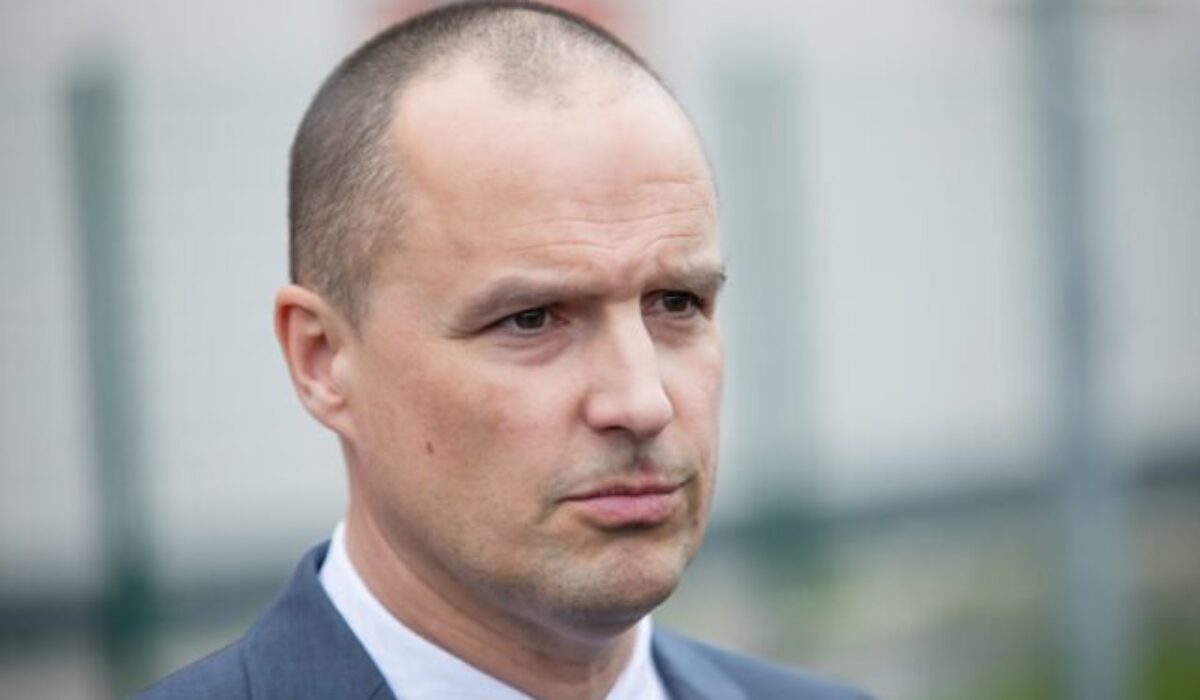 Proces s Ficovým poradcom Lindtnerom bude pokračovať v apríli, hlavný svedok ešte nevypovedal