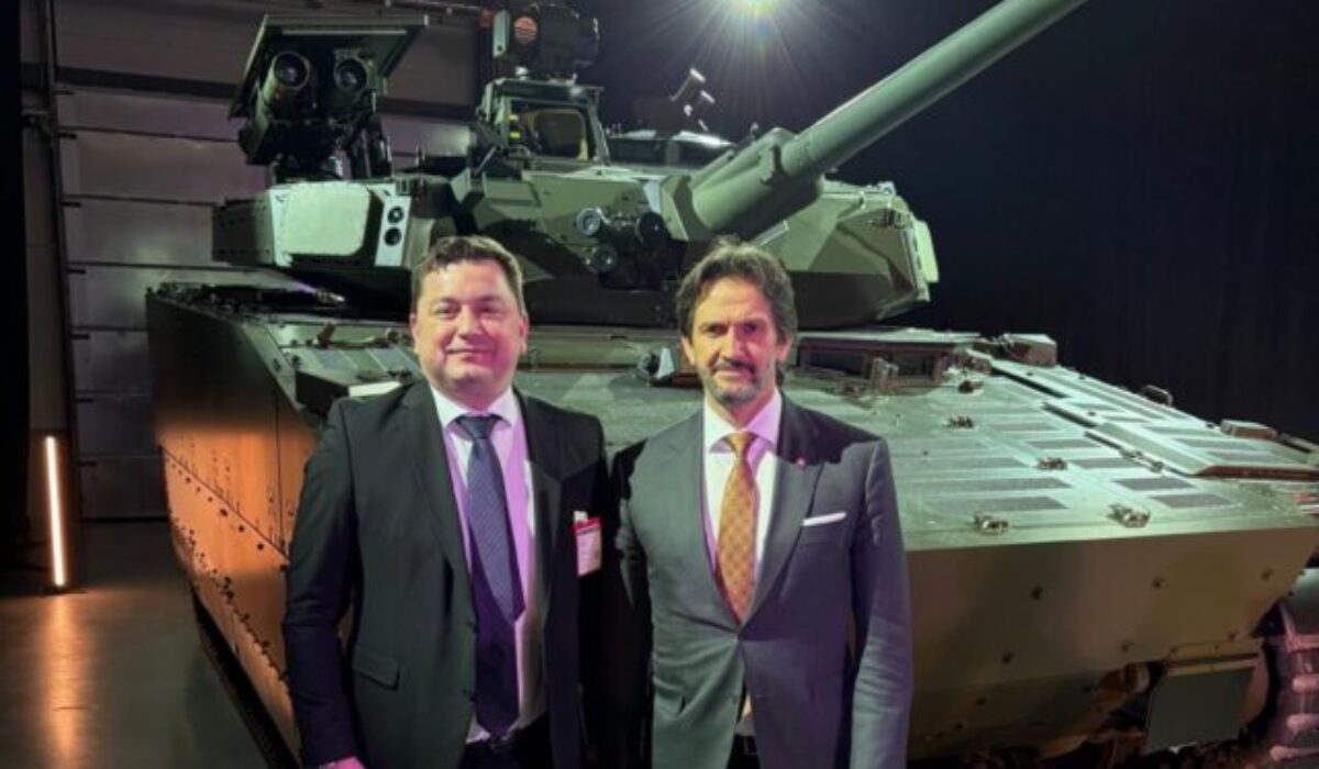 Vo Švédsku slávnostne predstavili vozidlo pre slovenskú armádu, program postupuje podľa plánu – FOTO