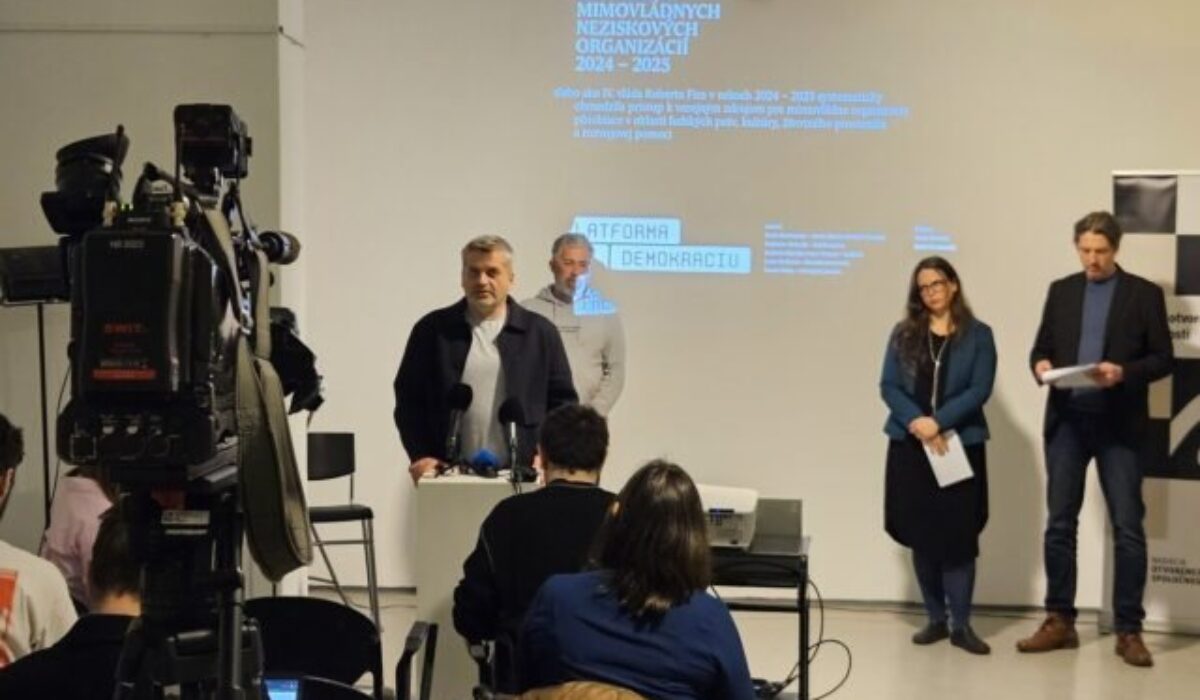 Mimovládky varujú pred „defundingom“, za dva roky prišli o 16 miliónov eur – VIDEO, FOTO