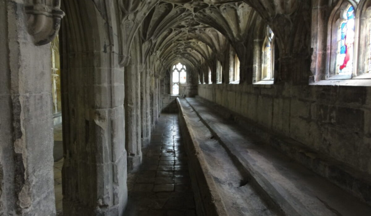 40 chlapov a jedna rúra: Bizarný príbeh o mníchoch, ktorí boli otrokmi svojich čriev