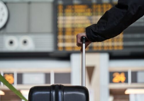 Eskalácia napätia Blízkom východe: UNIQA automaticky predlžuje cestovné poistenie uviaznutým cestujúcim až do návratu domov