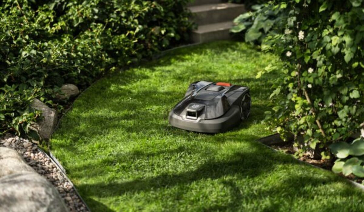 Husqvarna predstavuje dve robotické kosačky s technológiou AI Vision