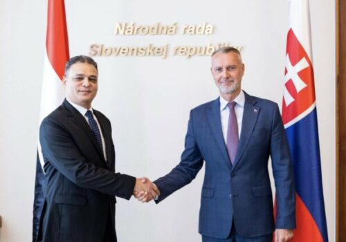 Raši rokoval s egyptským veľvyslancom o aktuálnej bezpečnostnej situácii na Blízkom východe – FOTO