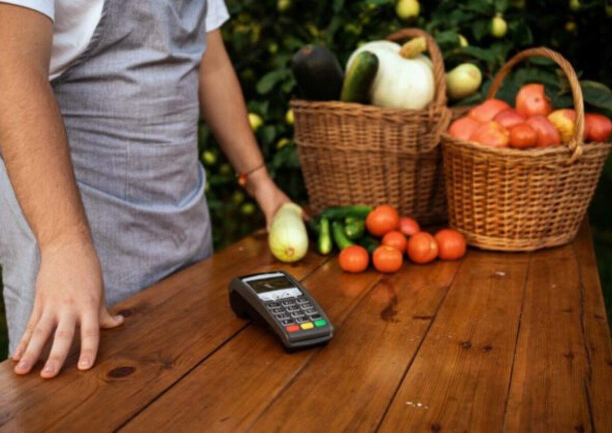 Systém eKasa je povinný nielen pre podnikateľov, ale aj pri predaji z dvora. Od mája musí každý prijímať aj bezhotovostné platby