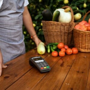 Systém eKasa je povinný nielen pre podnikateľov, ale aj pri predaji z dvora. Od mája musí každý prijímať aj bezhotovostné platby