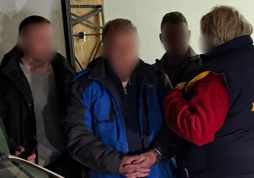 Medzinárodne hľadaný muž skončil v rukách polície. Zadržali ho v Dunajskej Strede na základe európskeho zatykača – FOTO