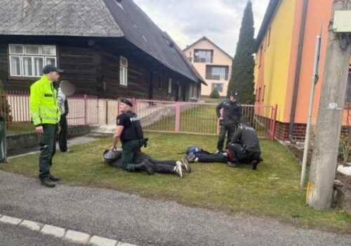 Po výbuchu bankomatu v Demänovskej Doline zadržali tri podozrivé osoby – FOTO