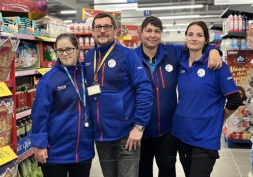 Každý je vítaný: Tesco je najväčším súkromným zamestnávateľom ľudí s Downovým syndrómom na Slovensku