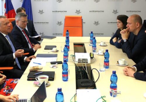 Nezávislé štátne inštitúcie čelia rastúcemu tlaku, predsedovia NKÚ a PMÚ žiadajú od prezidenta podporu pre ich samostatnosť – FOTO