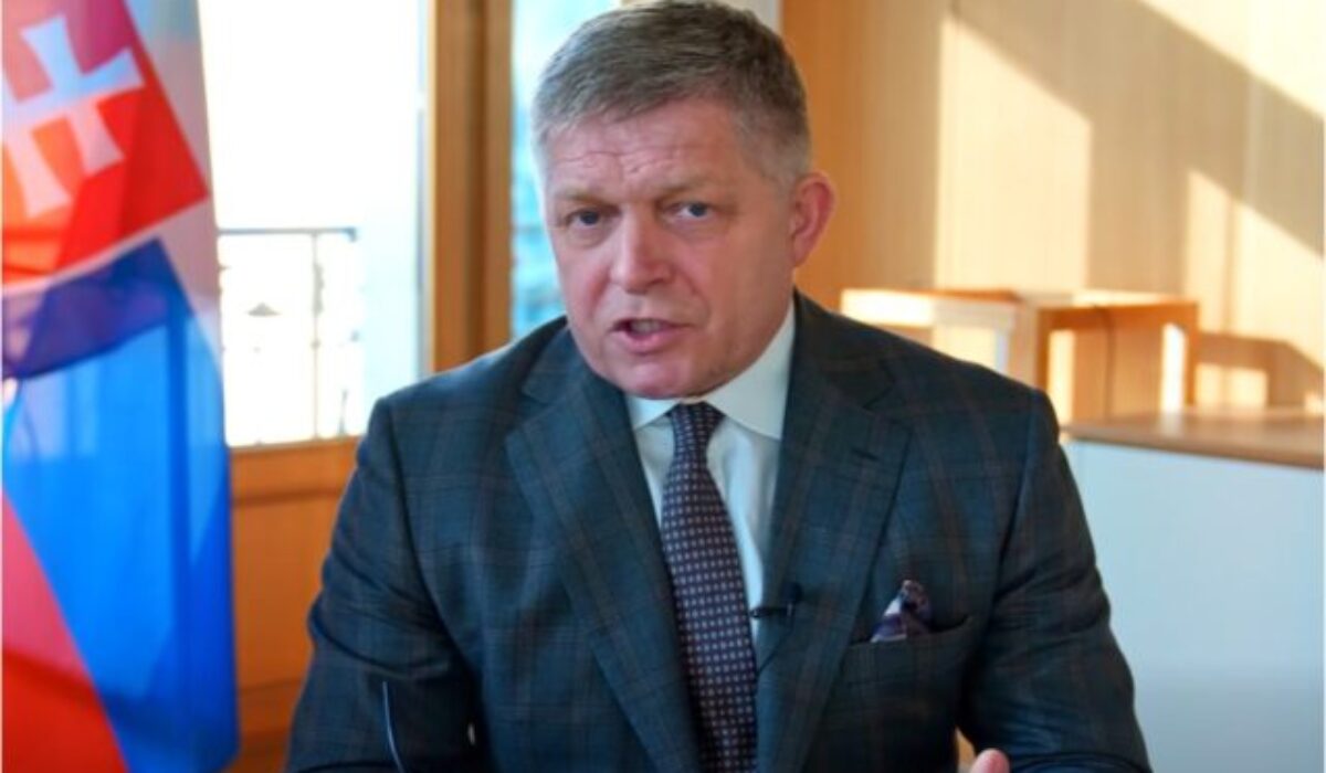 Slovensko podľa Fica neblokuje pôžičku Ukrajine, premiér tiež kritizoval vystúpenie Zelenského na samite v Bruseli – VIDEO