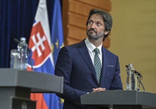 Vláda schválila zahraničné pracovné cesty premiéra Fica a ministrov