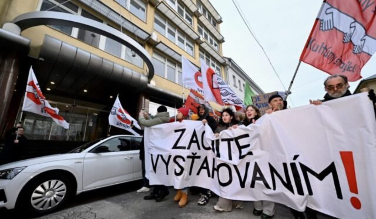 Protest Veľká kultúrna mobilizácia v Bratislave má za cieľ zastaviť ministerku Šimkovičovú, pochod obmedzí aj dopravu – FOTO