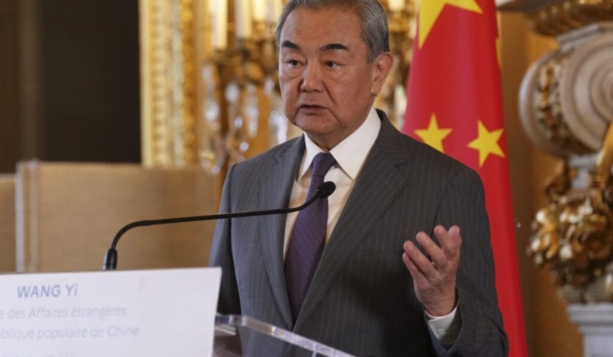 Minister zahraničných vecí Wang Yi odsúdil úrok na Irán