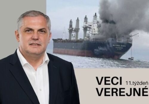 Babrák Trump, naše opozičné panoptikum a snem SNS