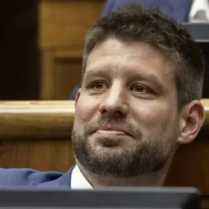 Prieskum zamiešal kartami: PS na čele, Smer stráca a SNS len tesne mimo hry