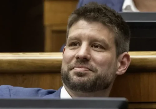 Prieskum zamiešal kartami: PS na čele, Smer stráca a SNS len tesne mimo hry
