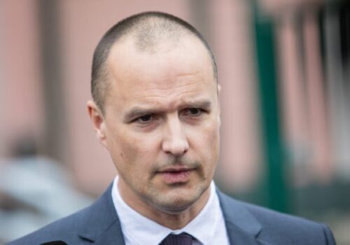 V procese s Ficovým poradcom Lindtnerom vypovedal sudca Sklenka, potvrdil základnú verziu svojich výpovedí