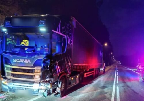 Tragédia v Ružomberku. Chodec neprežil zrážku s nákladiakom, kráčal stredom cesty – FOTO