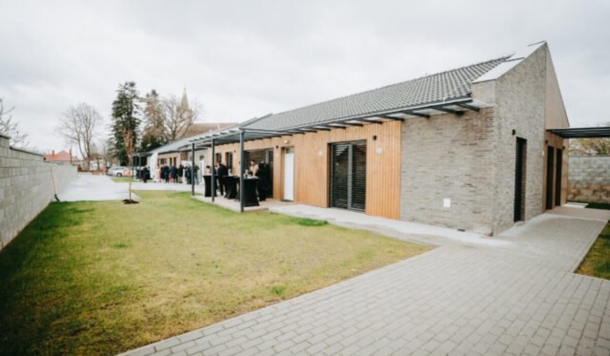 Klienti Centra sociálnych služieb v Medveďove vymenili veľkokapacitné zariadenie za domácnosti