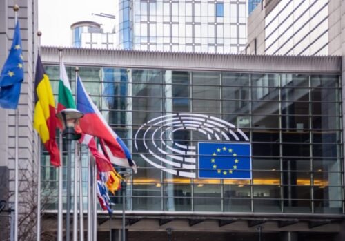 Európska komisia čelí kritike: Jej hodnotenie tabakovej legislatívy vraj ignoruje fakty a ohrozuje cieľ „Európy bez dymu“
