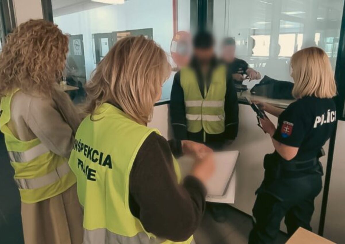 Polícia spolu s inšpektorátom práce odhalila v Trnave nelegálnu prácu cudzincov, vyhostila 13 ľudí