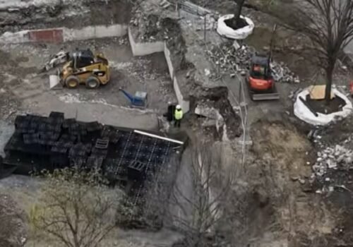 Živé námestie sa mení krok za krokom, práce prebiehajú na viacerých miestach naraz – VIDEO