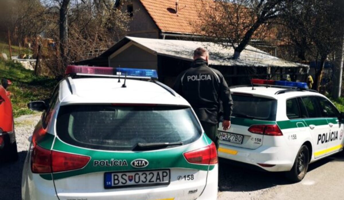 Výbuch v Banskej Štiavnici zranil muža, príčinu preverujú policajti aj experti – FOTO