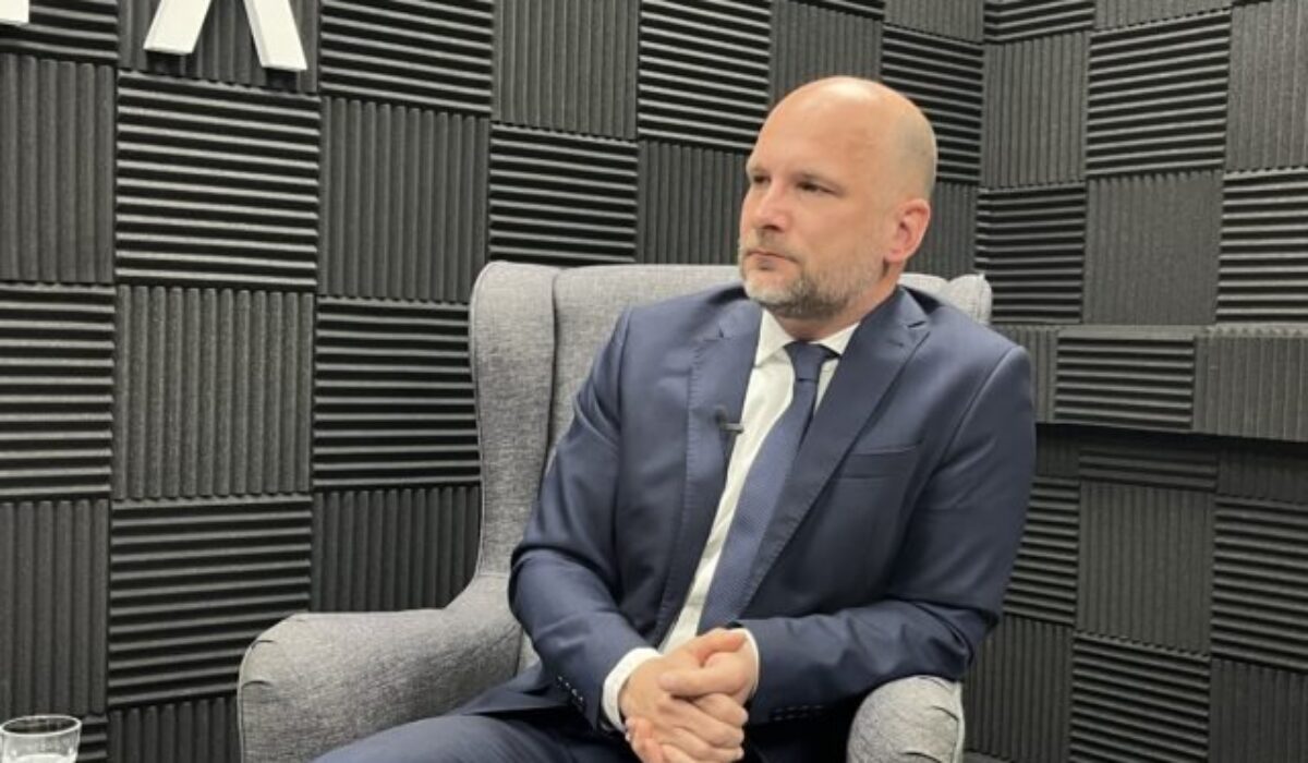 Grendel: Zrušenie voľby poštou má oslabiť opozíciu, nie riešiť manipulácie – VIDEO