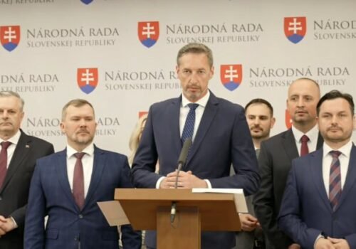 KDH kritizuje Ficovu vládu, ekonomika podľa hnutia upadá a prioritou sú zmeny volebných zákonov – VIDEO
