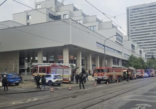 Hasiči zasahujú pri požiari v budove Slovenskej technickej univerzity – FOTO