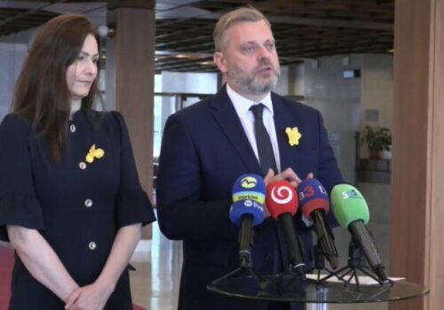 SaS spochybňuje nákup hasičských áut, upozorňuje na podozrivé faktúry – VIDEO
