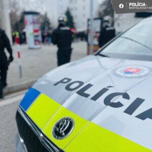 Dopravnú nehodu v obci Láb neprežil motocyklista, vodič narazil do stromu