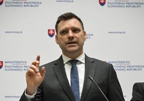 SNS odmietla Tarabovu prihlášku, strana dočasne zastavila prijímanie ministrov