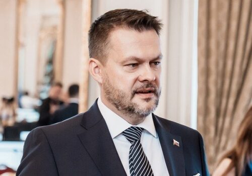Eurofondy pomôžu školám aj verejným priestorom, rezort investícií podpísal ďalšie zmluvy o nenávratnom finančnom príspevku