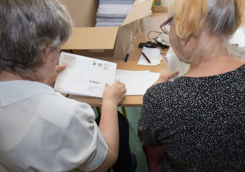 Krajanské spolky odmietajú zrušenie voľby poštou zo zahraničia. Apelujú na poslancov, aby návrh neschválili