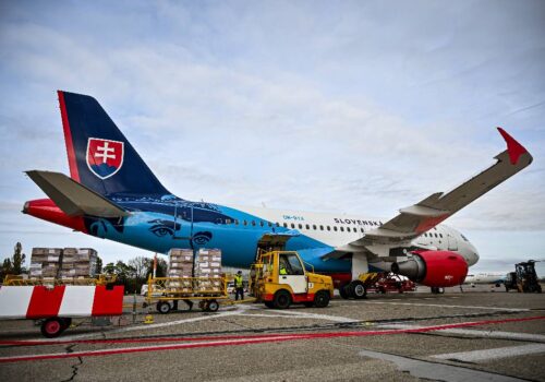 Vládny špeciál uviazol v Kazachstane, časť slovenskej delegácie sa vracia domov komerčne
