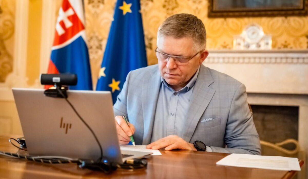 Fico za riešenie situácie v Hormuzskom prielive považuje dôsledné dodržiavanie medzinárodného práva – FOTO