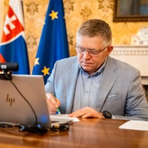 Fico za riešenie situácie v Hormuzskom prielive považuje dôsledné dodržiavanie medzinárodného práva – FOTO