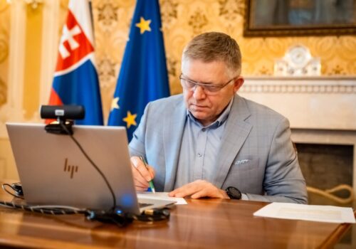 Fico za riešenie situácie v Hormuzskom prielive považuje dôsledné dodržiavanie medzinárodného práva – FOTO