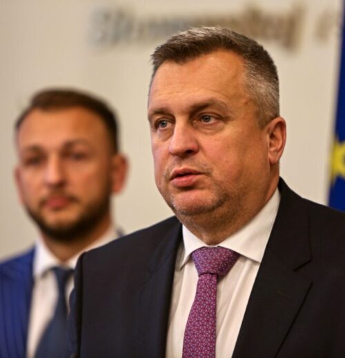 Zmena v odvodoch môže ovplyvniť tisíce ľudí, SNS navrhuje vyšší limit aj pomoc pre rodičov